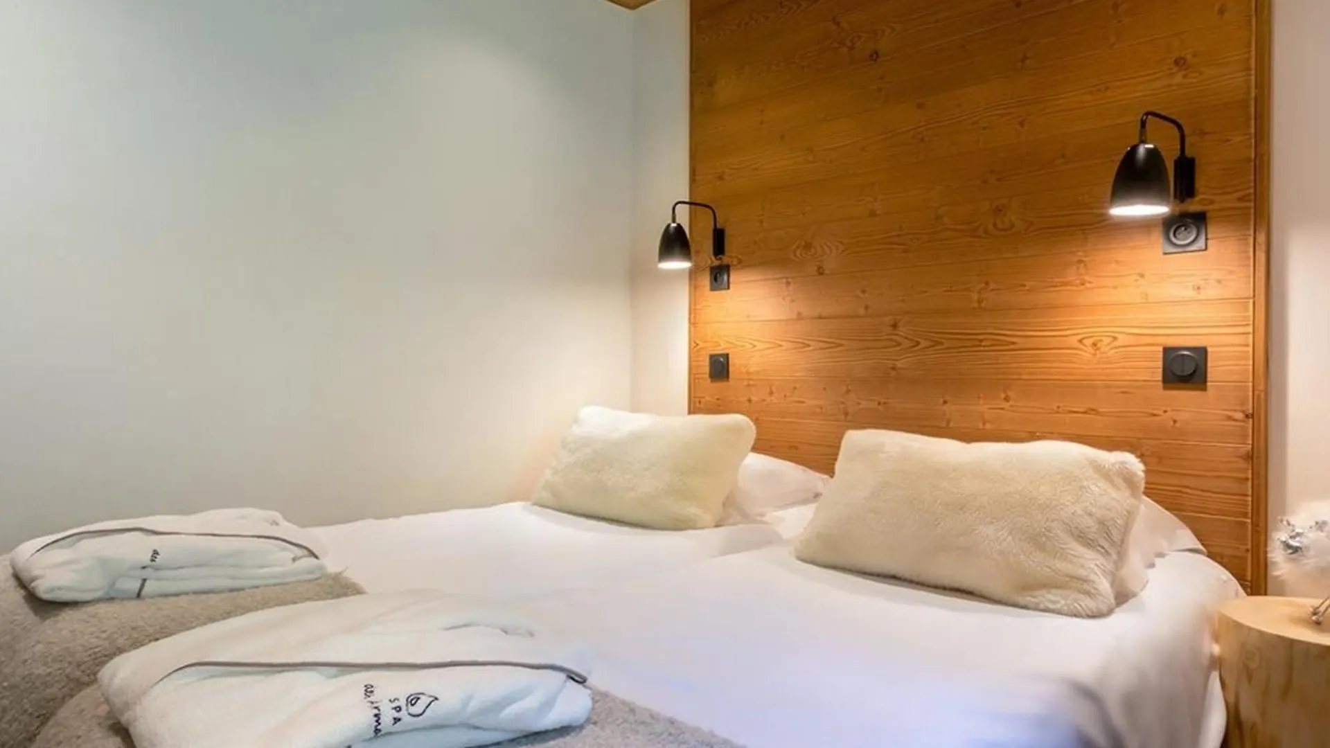 דירה Appartement Spacieux Avec Spa, 4 Chambres, Parking, Les Saisies - Fr-1-810-26 צרפת